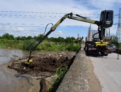 Даниел Панов: Започна работата по почистване на речните корита след поройните валежи