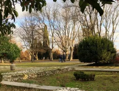 Свлачище затрупа алея в Морската градина във Варна 