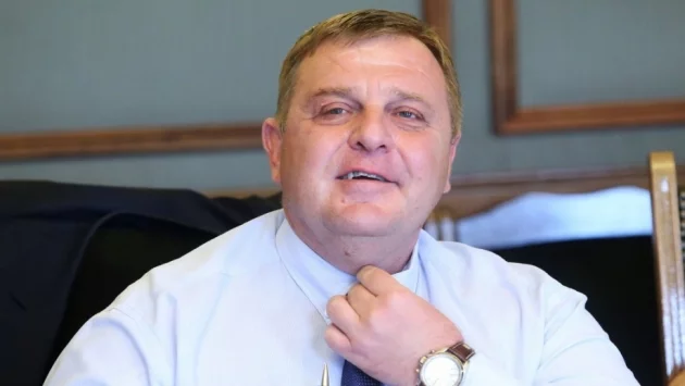 Каракачанов отвърна на Радев за футболно-расисткия скандал