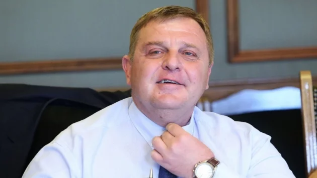 През призмата на военния бюджет, Каракачанов нападна мониторинговия механизъм за правосъдието ни