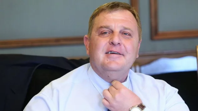 Каракачанов: Цената на изтребителите е 2,2 млрд. лева и Радев го знае