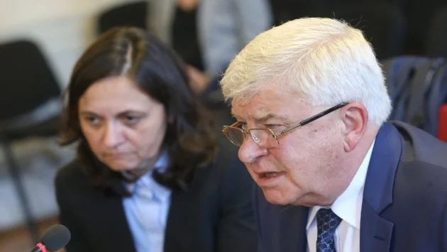 Падат маските в магазина, барове и дискотеки остават затворени до 30 юни