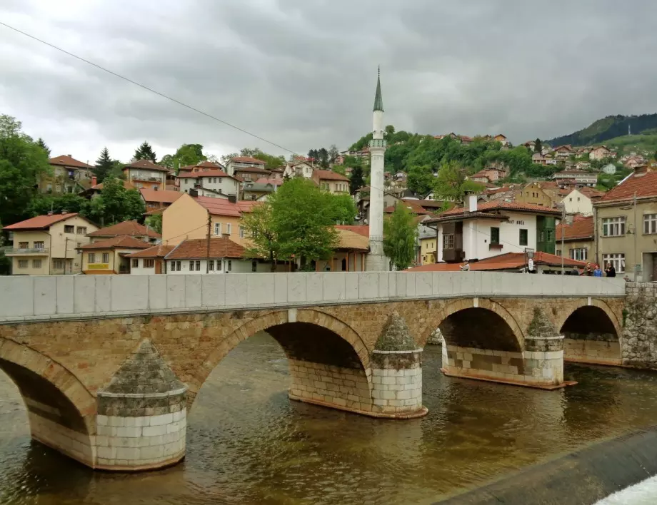 Босна и Херцеговина удължи полицейския час с 14 дни