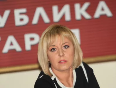 Манолова е готова да сезира КС за финансирането на партиите