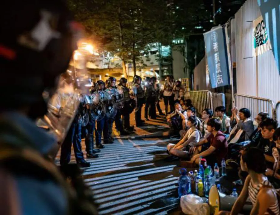 Twitter и Facebook обвиниха Китай, че очерня протестиращите в Хонконг 