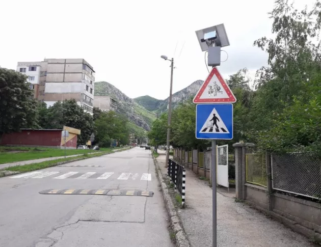 Поставиха нови пътни знаци, обозначаващи преминаването на деца във Враца