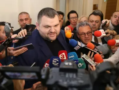 Бащата на Пеевски иска Румен Радев да намали депутатската заплата на сина му
