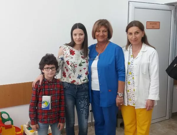 Деца от Смолян дариха на болницата инхалатори, термометри и чаршафи  