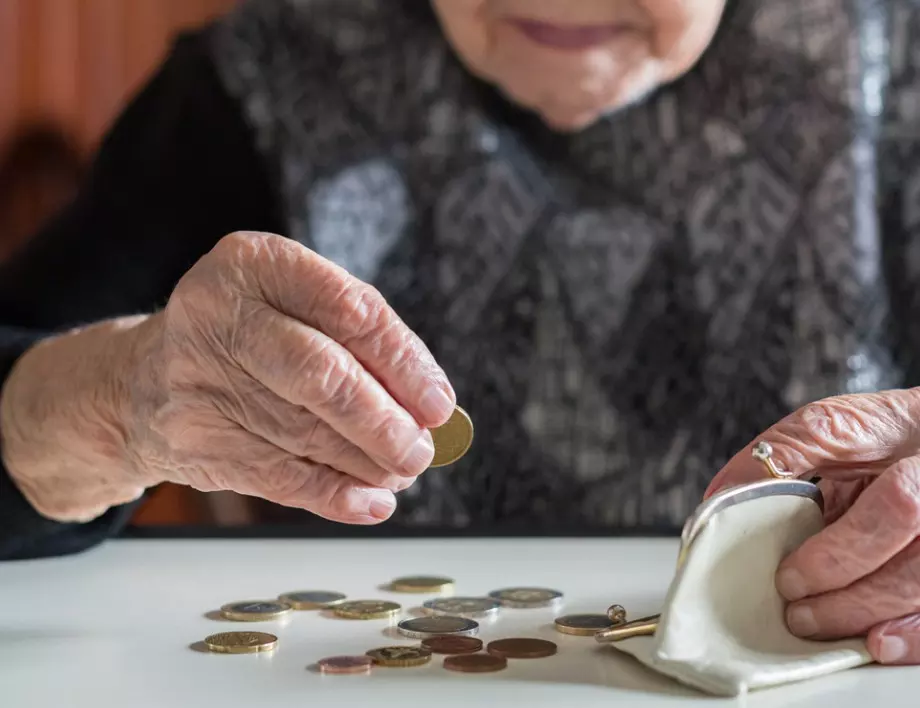 Служебното правителство ще определи новия размер на социалната пенсия за старост 