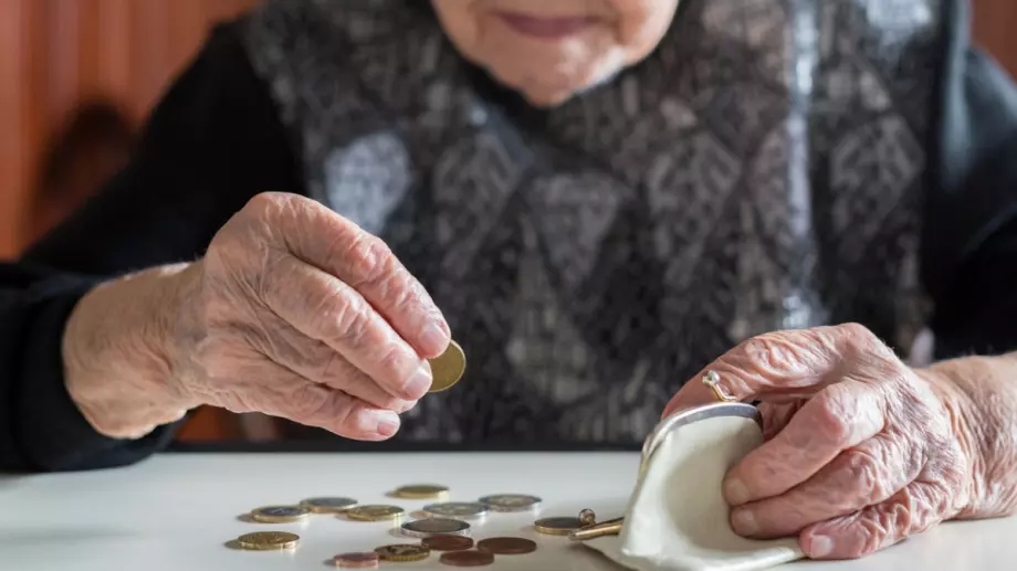 Пенсионерите ще получат по 70 лв. коледна добавка