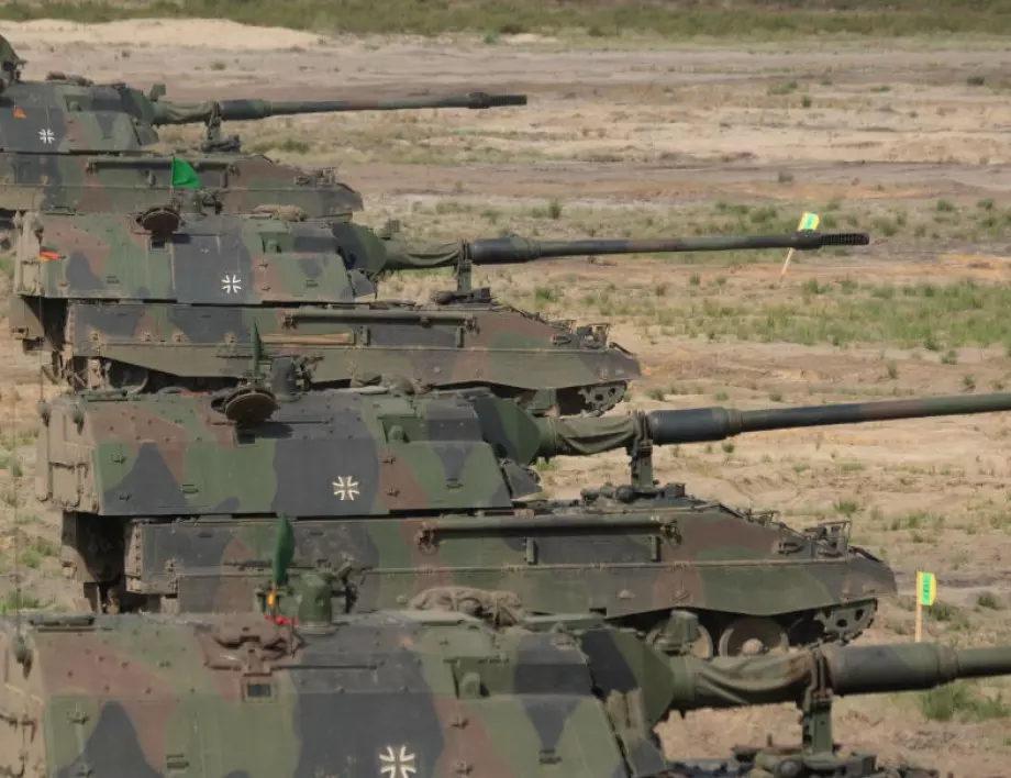 Танкове и военни самолети се появиха на границата Сърбия-Косово
