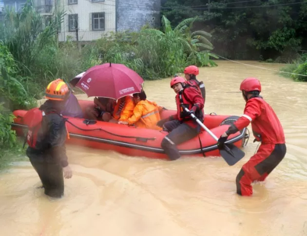 Наводненията в Китай продължават да вземат човешки живот