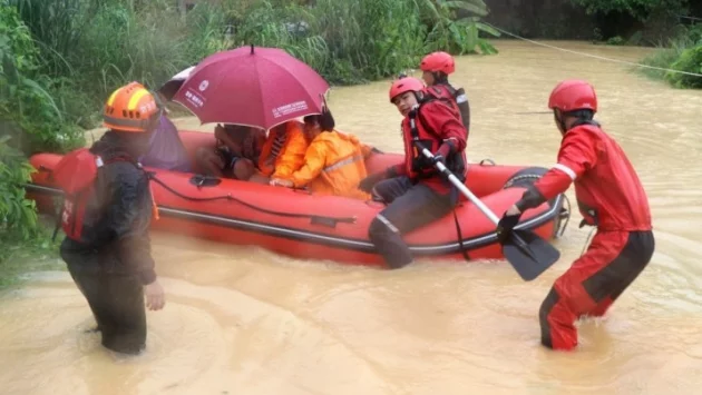 Наводненията в Китай продължават да вземат човешки живот