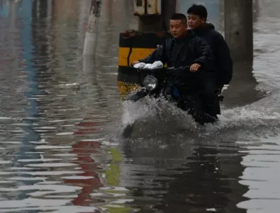 Над 300 вече са жертвите от наводненията в Китай
