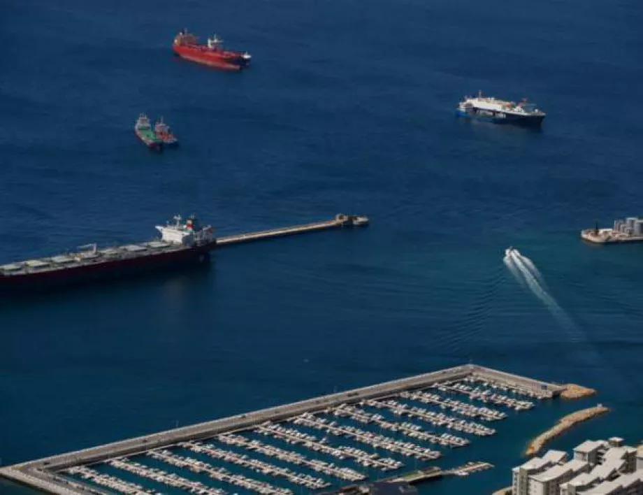 Игра на танкери: Кой плиска водата в Персийския залив?