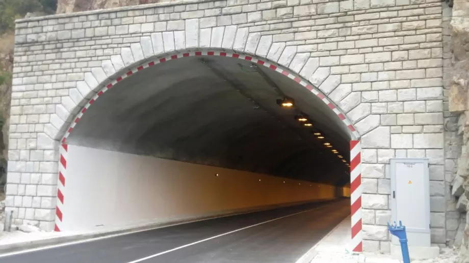 Движението за София в тунел „Траянови врата“ ще е в една лента 