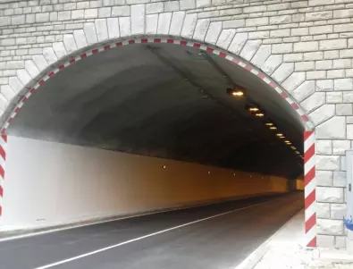 Утре движението за Варна в тунел „Правешки ханове“ на АМ „Хемус“ ще е в една лента.