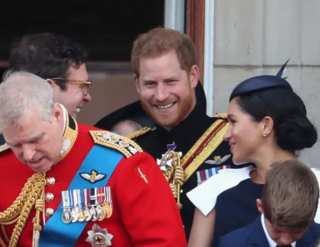 Принц Хари се скара на Меган на балкона на Бъкингамския дворец (ВИДЕО)