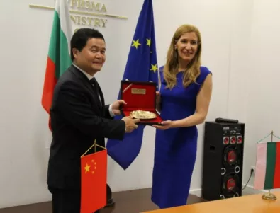 Ангелкова се срещна с новия посланик на Китай в България