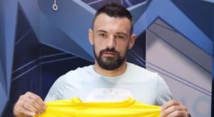 {{ otherArticle[0].article.title }}