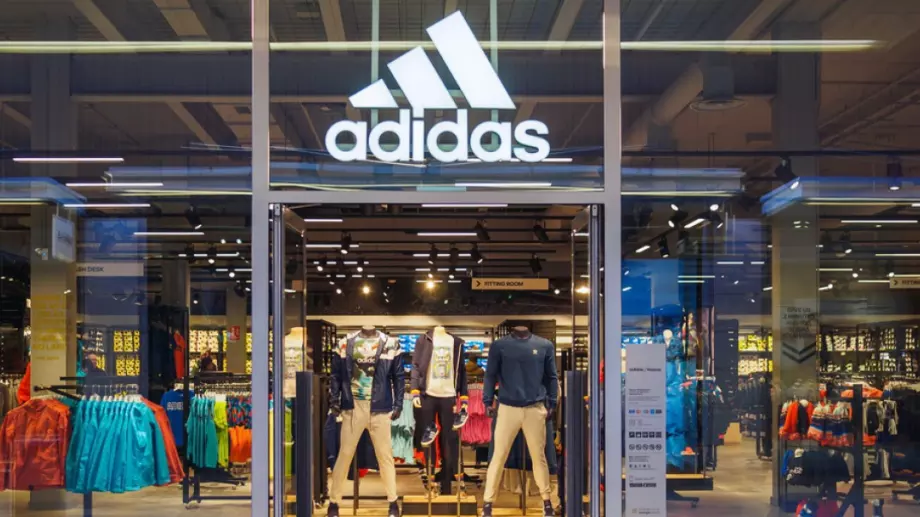 Adidas затваря магазините си в Русия