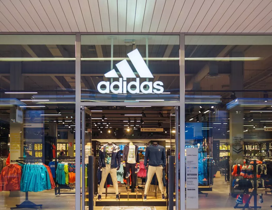 Adidas затваря магазините си в Русия