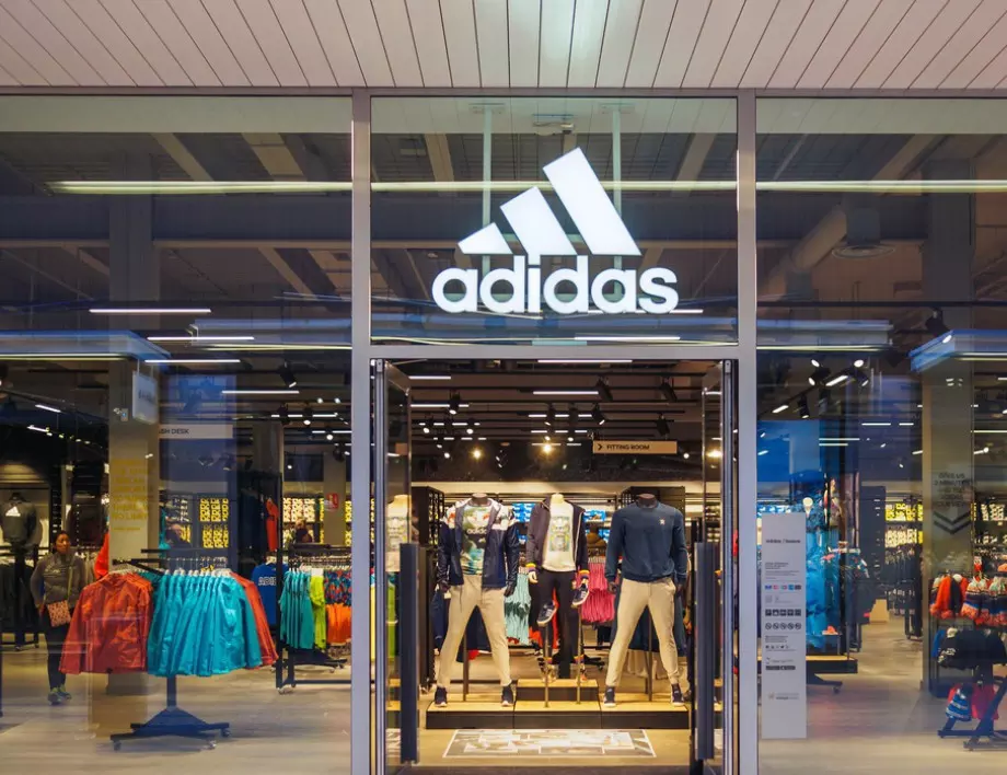 Adidas и Reebok напуснаха Русия, но руснаците пак купуват стоките им