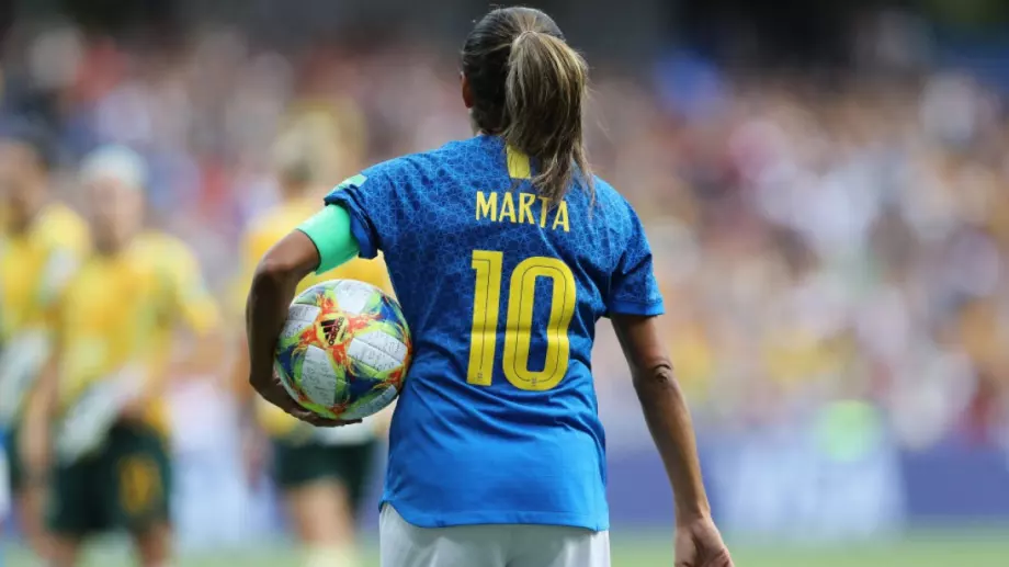 ВИДЕО: Легендата в женския футбол Марта се завърна с асистенция след 327 дни извън футбола