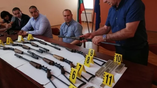 Плевенски полицаи иззеха уникални самодейни оръжия