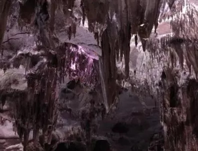 Срути се входът на пещера Леденика 