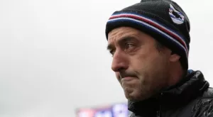 Конфузно: Играчите на Милан игнорираха протегната ръка за поздрав на треньора си