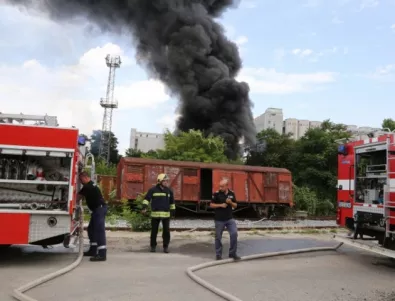 Пожар пламна до Сточна гара в София (СНИМКИ)