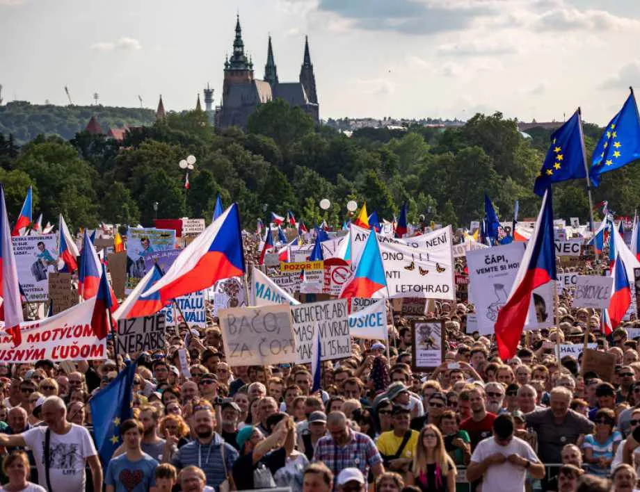 Над 1 млн. души ще протестират днес в Чехия, отбелязвайки „нежната” революция