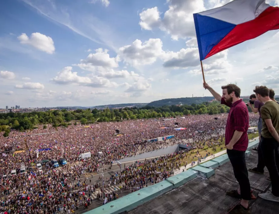 Новите управляващи в Чехия не планират присъединяване към еврозоната 