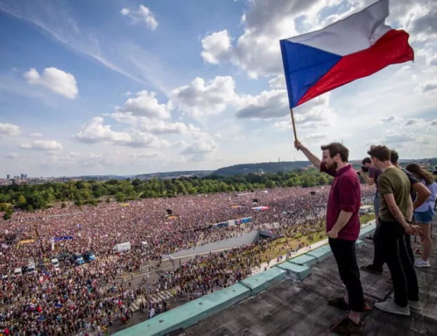 Четвърт милион души протестират срещу Бабиш в Прага