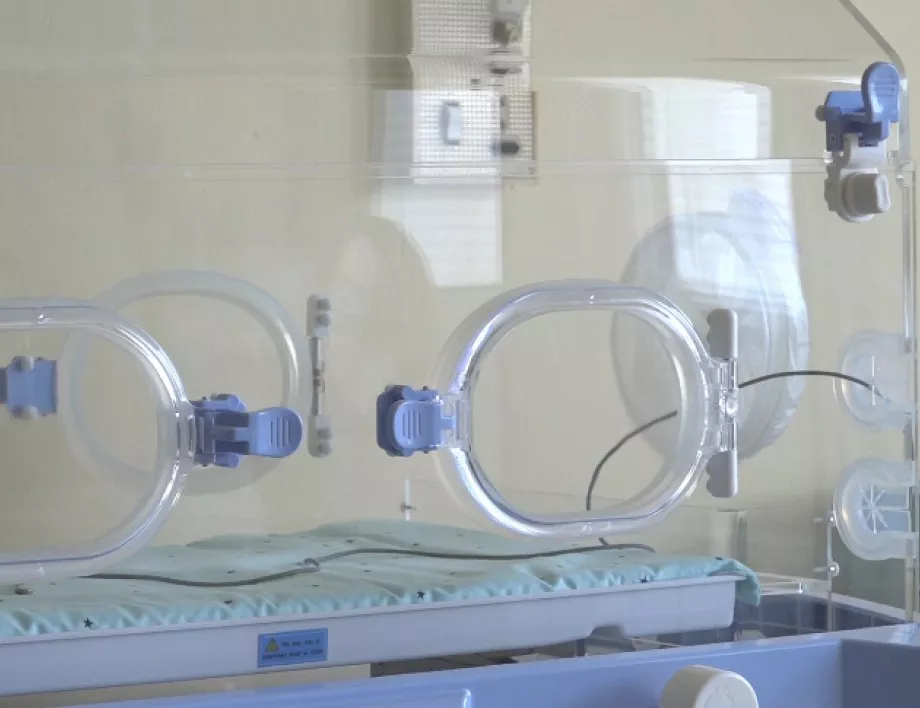"Капачки за бъдеще" дариха кувьоз на велинградската болница