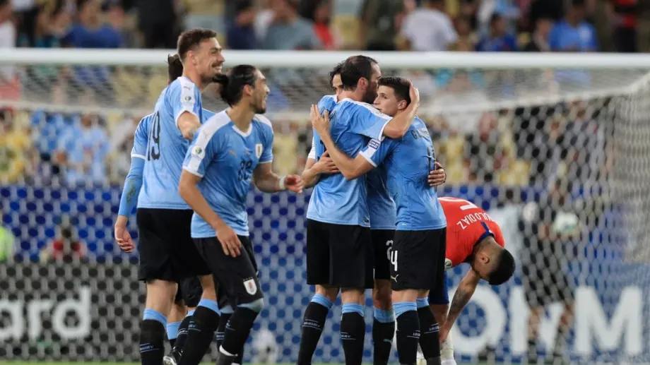 Парагвай изненада Чили на Копа Америка, Уругвай най-после победи