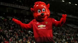 Рози и жирафи в новите екипи на Манчестър Юнайтед (СНИМКИ)