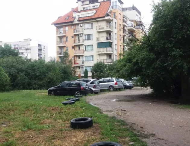 Столичният квартал "Гоце Делчев" на протест срещу застрояването на зелени площи