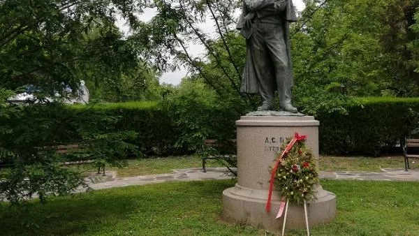 В Бургас ще има паметник на автора на най-добрия бронзов паметник на Пушкин в света