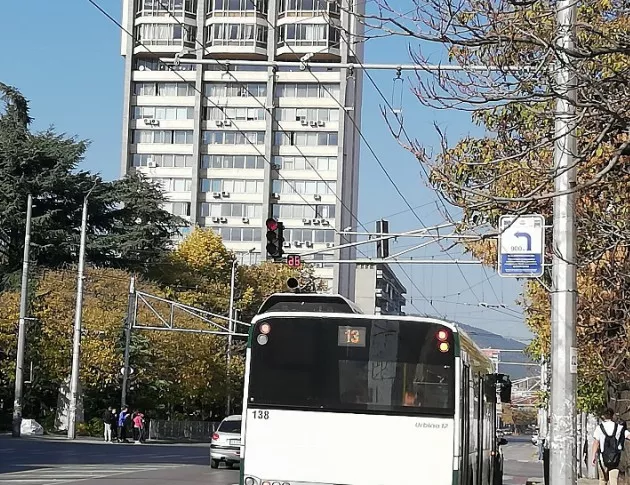9 тролея и 13 е-автобуса за 21,8 млн. лв. купуват във Враца