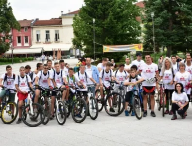 Повече от 100 велосипедисти тръгнаха на поход под знака на борба с наркотиците