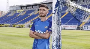 Левски може да задържи защитника Янис Каргас