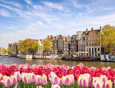 Амстердам затваря пристанището за туристически кораби