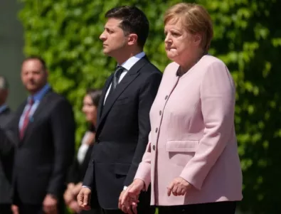 Меркел отново се разтрепери на официално събитие  