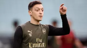 Йозил за синия картон във футбола: Значи Атлетико ще играе с шестима души?