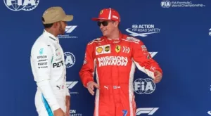 Наказаха Хамилтън заради Райконен, двамата ще стартират гума до гума в Австрия