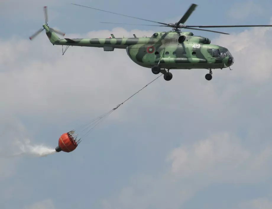 Бунтовници свалили военен хеликоптер в Мианмар 