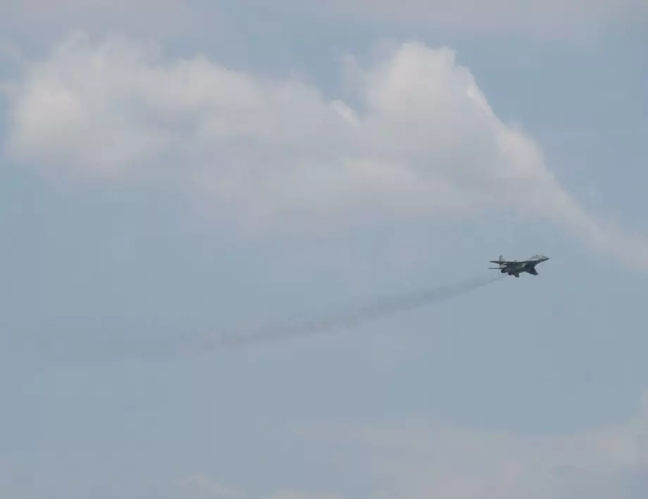 Репортаж: Пилотите от сирийската авиация не изоставят своите, Турция остава заплаха (ВИДЕО)
