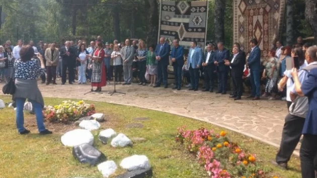 Стотици гости посрещна Котел за Фестивала на етносите, багрите и котленския килим